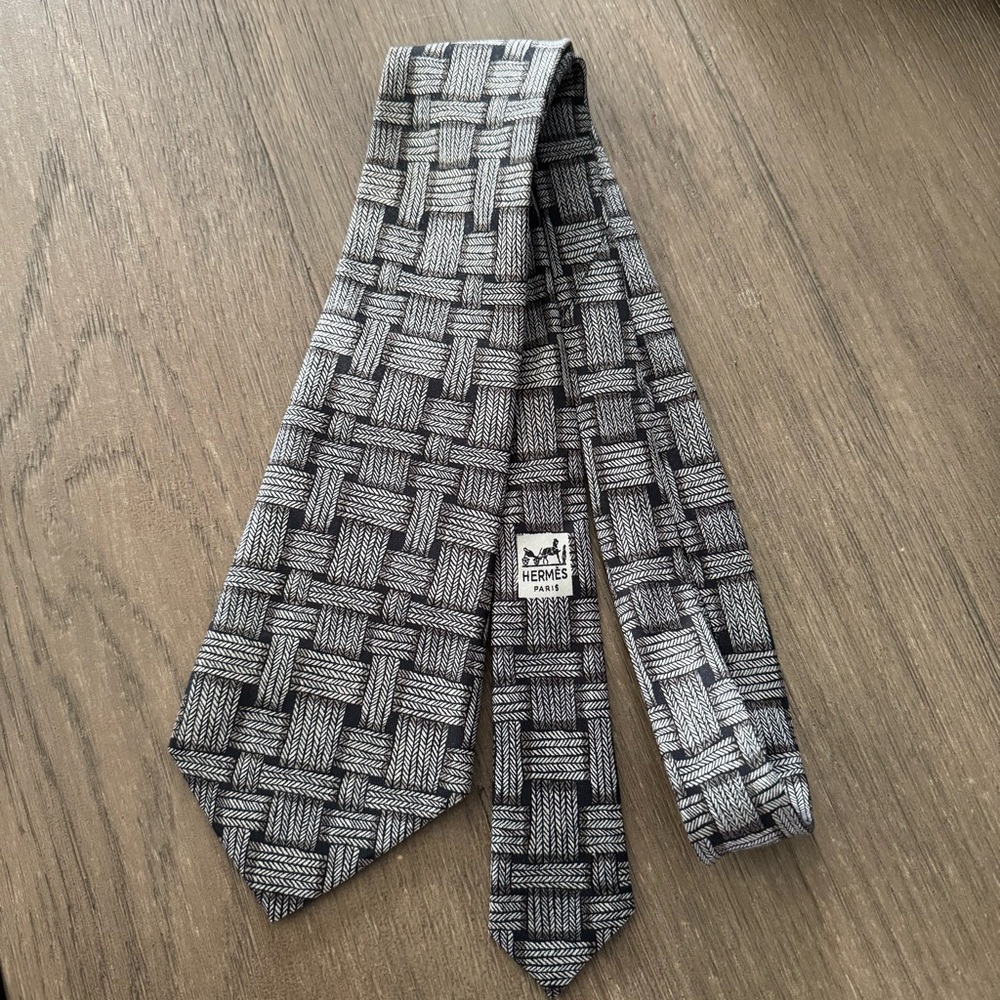 Authentic Hermes Men's Necktie Neck Tie w/ cool 3D basketweave pattern!